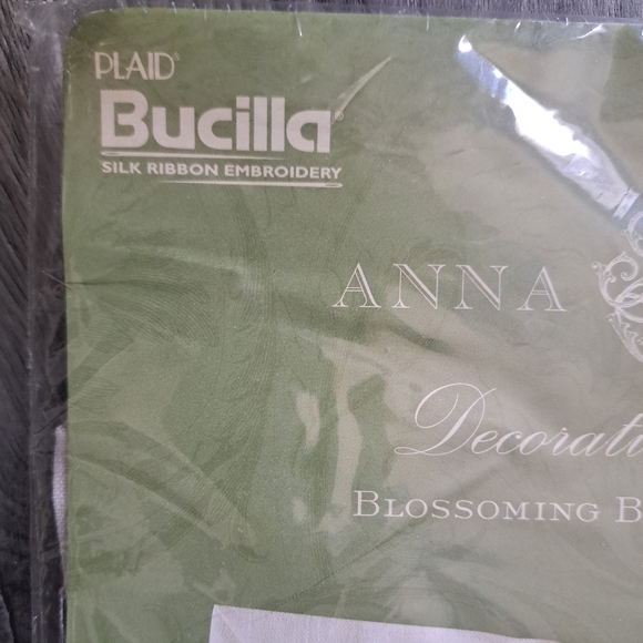 PLAID BUCILLA Anna Griffin Blossoming Basket Pillow Sham Embroidery Kit 43359 - Picture 2 of 3